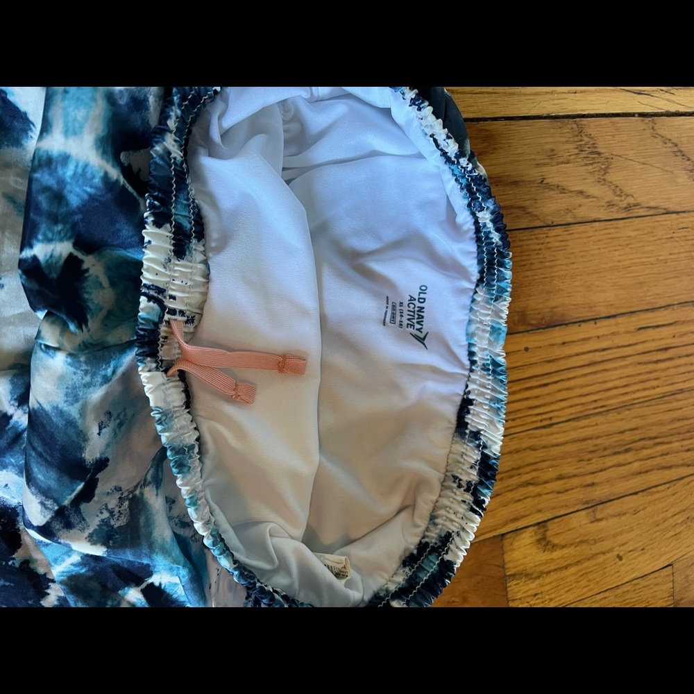 Girls Old navy swim shorts - Picture 2 of 3